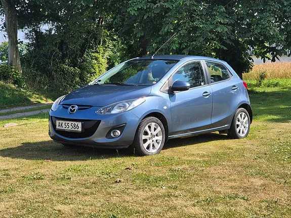Mazda 2 2012 photo 3