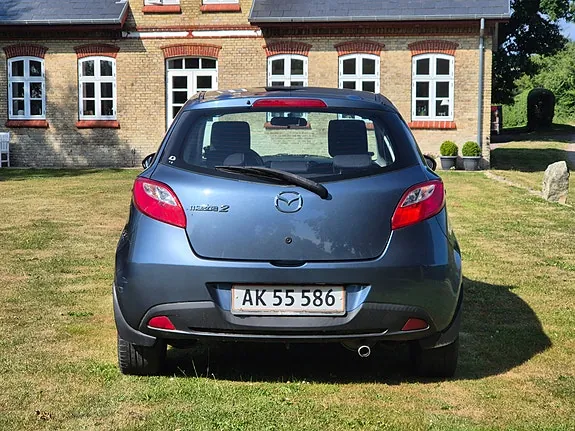 Mazda 2 2012 photo 2