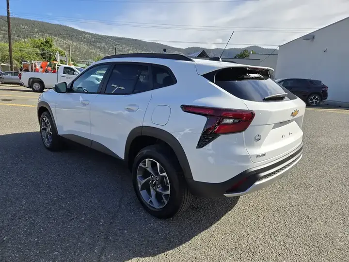 Chevrolet Trax 2026 photo 3