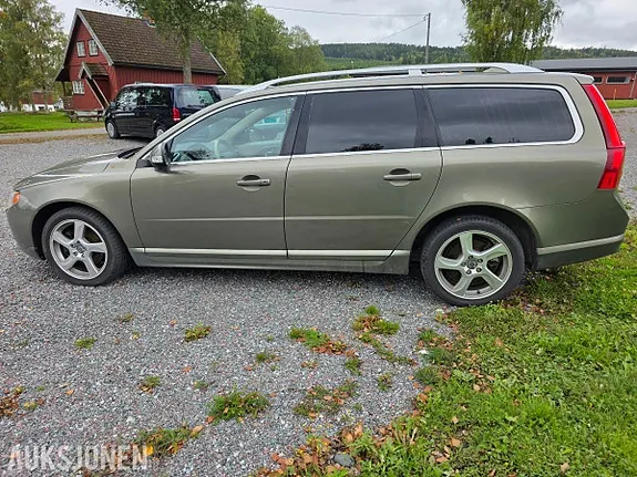 Volvo V70 2010 photo 5
