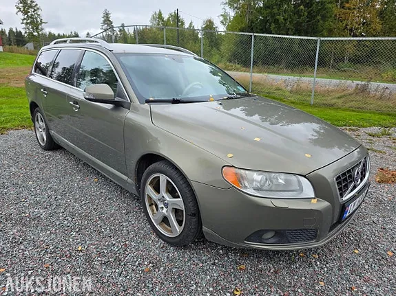 Volvo V70 2010 photo 2