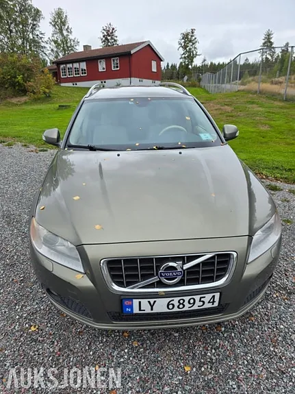 Volvo V70 2010 photo 3