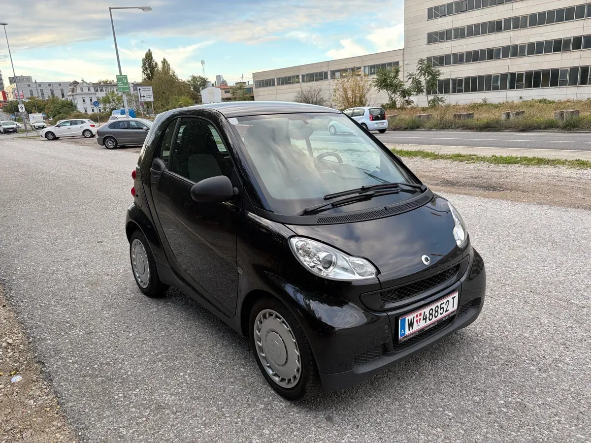 Smart Fortwo 2011 photo 2