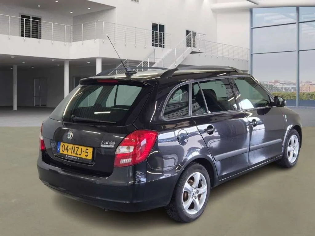 Skoda Fabia 2011 photo 3