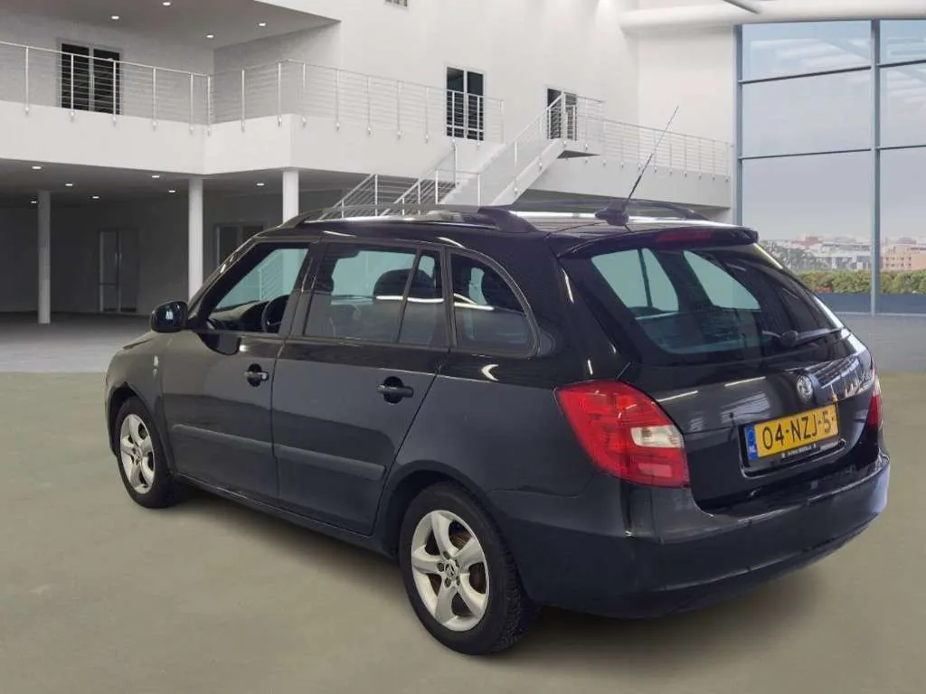 Skoda Fabia 2011 photo 4