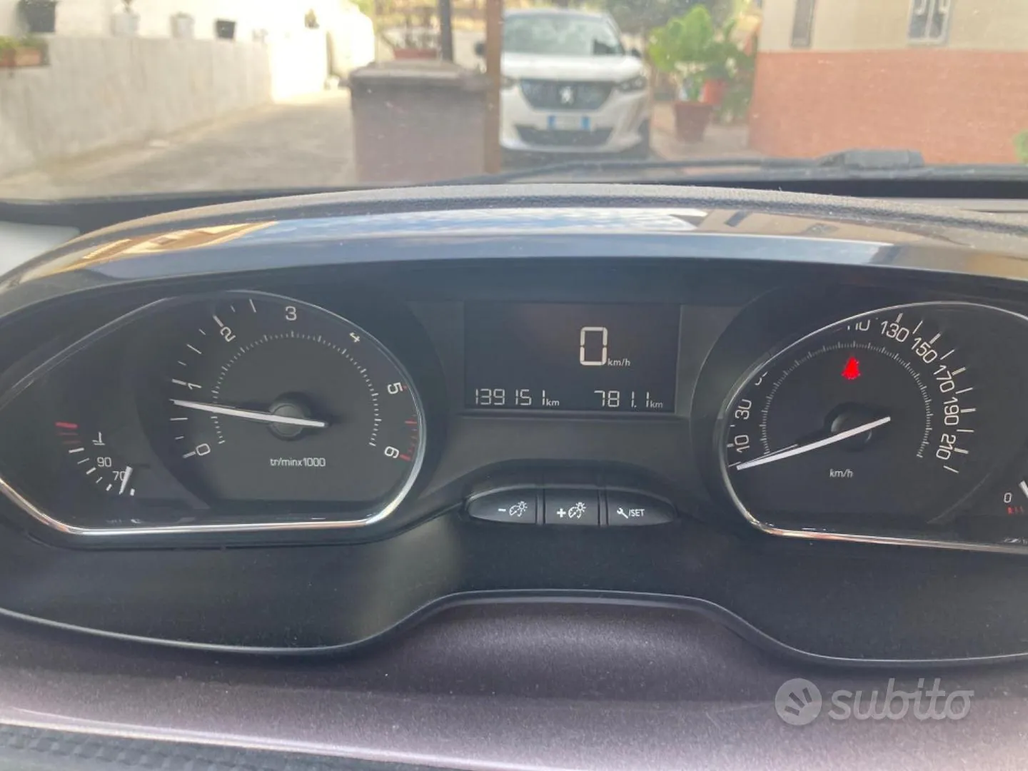 Peugeot 2008 2015 photo 4