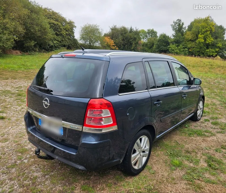 Opel Zafira 2011 photo 2