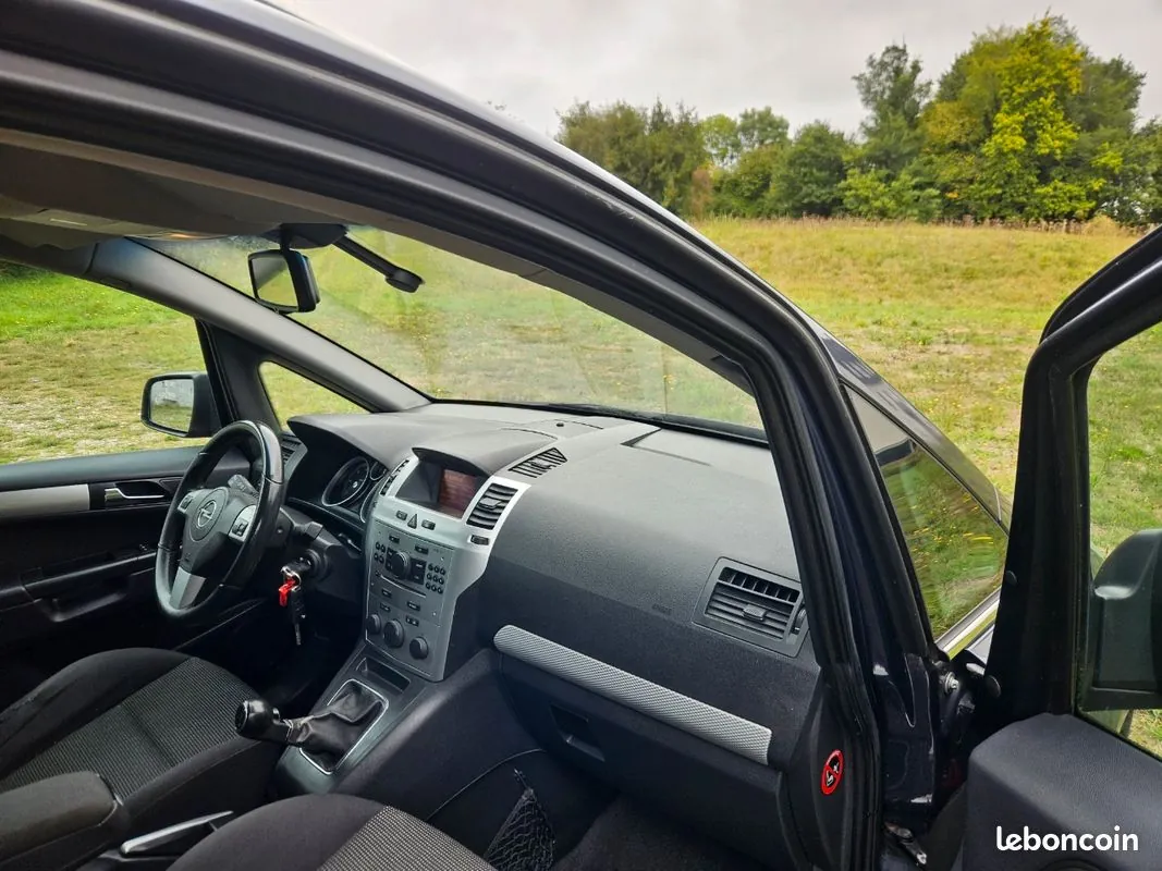 Opel Zafira 2011 photo 3