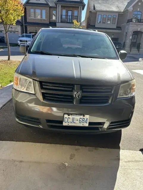 Dodge Grand Caravan 2010 photo 2