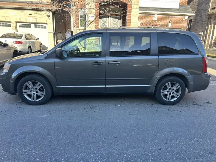 Dodge Grand Caravan 2010 photo 4