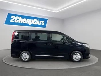 Toyota Noah 2015 photo 5