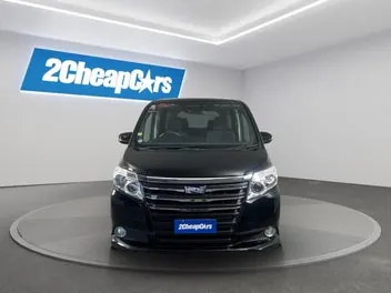 Toyota Noah 2015 photo 3