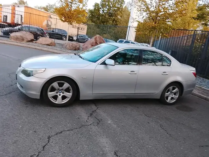 BMW 520I