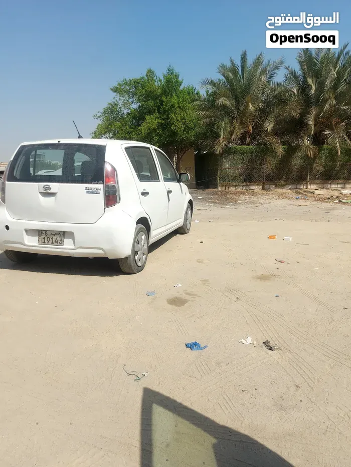 Daihatsu Esse 2011 photo 2