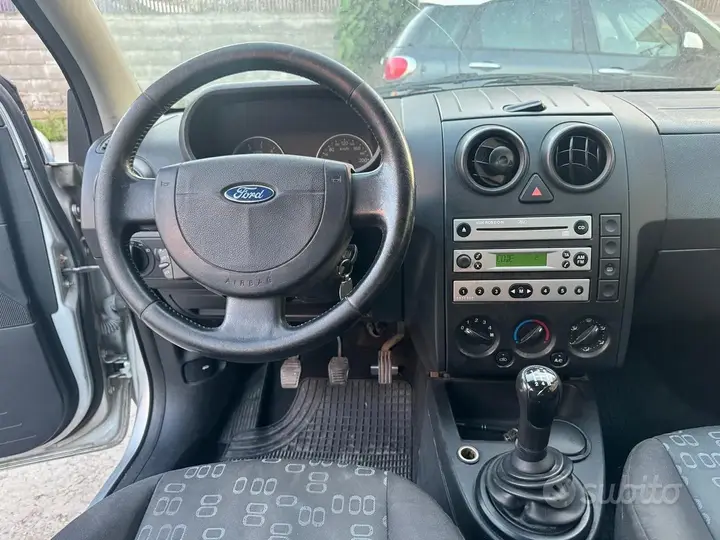 Ford Fusion 2005 photo 4