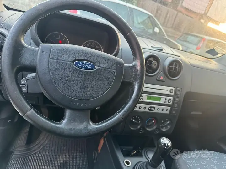 Ford Fusion 2005 photo 5