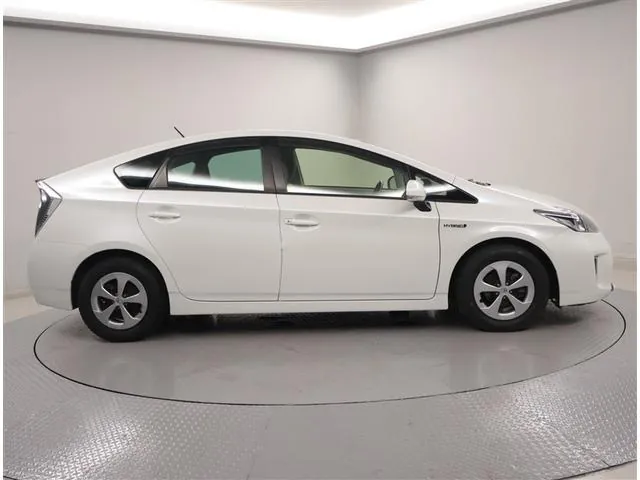 Toyota Prius 2014 photo 2