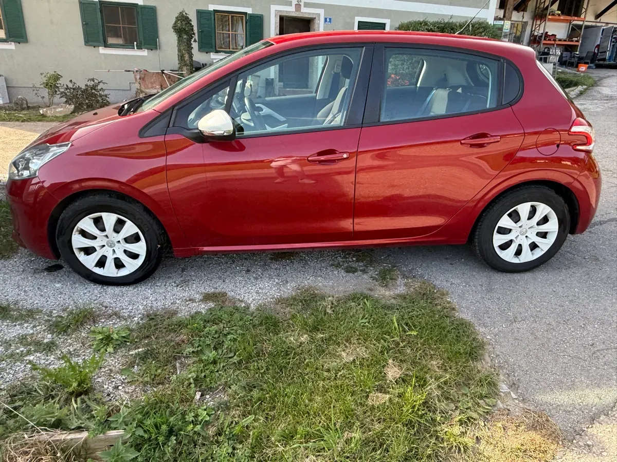Peugeot 208 2014 photo 3