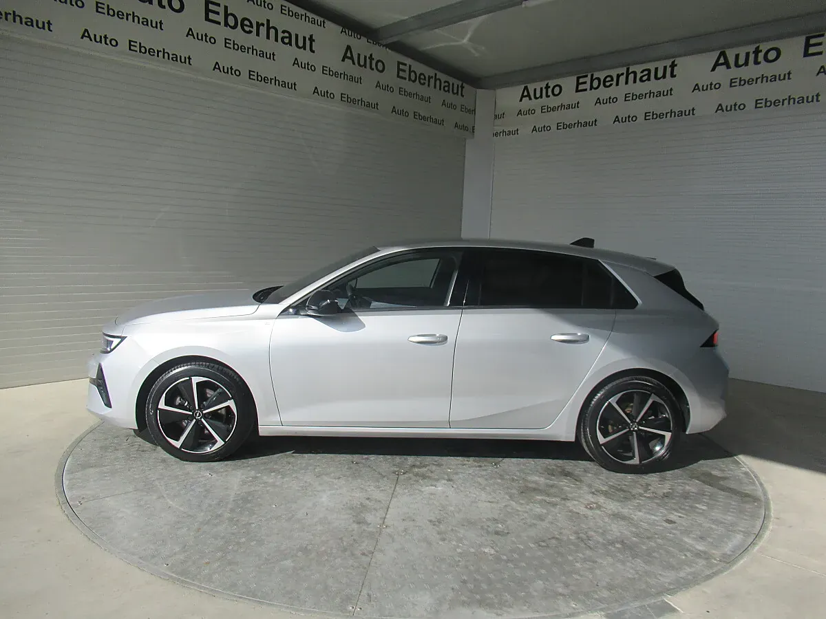 Opel Astra 2024 photo 2