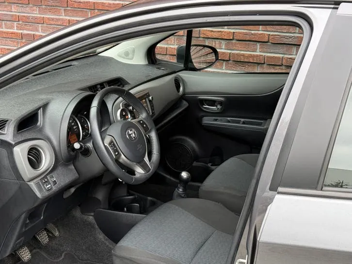 Toyota Yaris 2011 photo 3