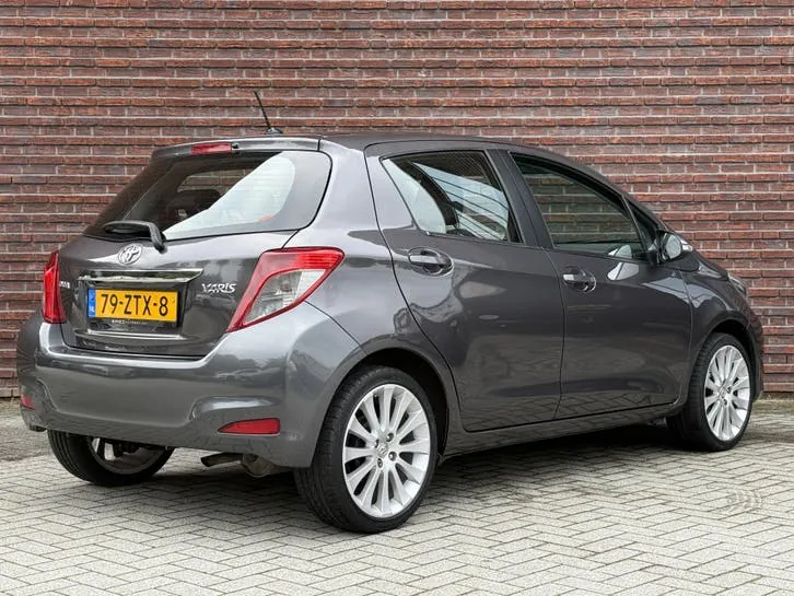 Toyota Yaris 2011 photo 2