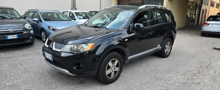 Mitsubishi Outlander 2009 photo 2
