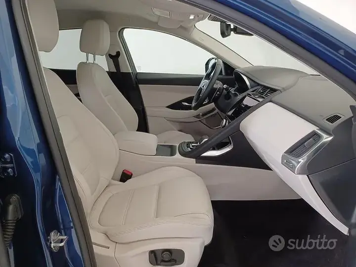 Jaguar E-Pace 2023 photo 3