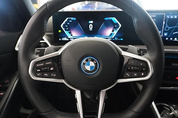 BMW 330E 2025 photo 5