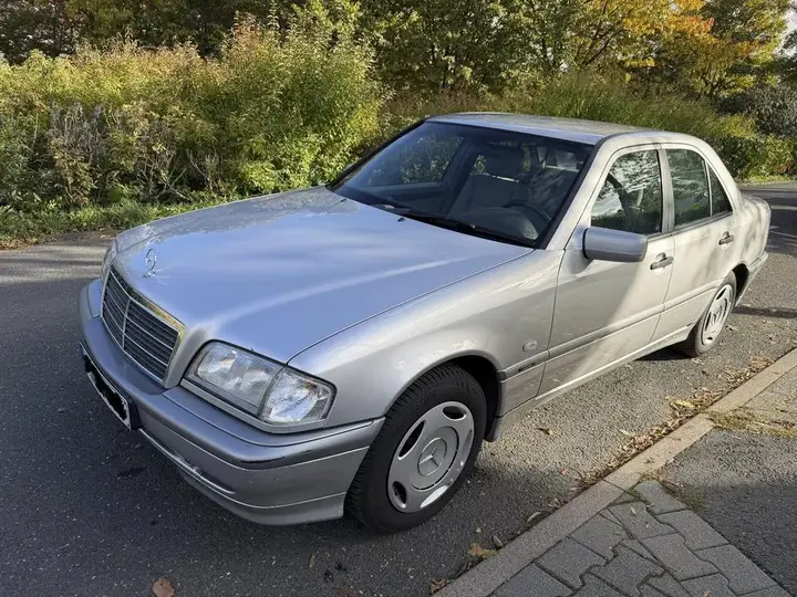 Mercedes-Benz C180