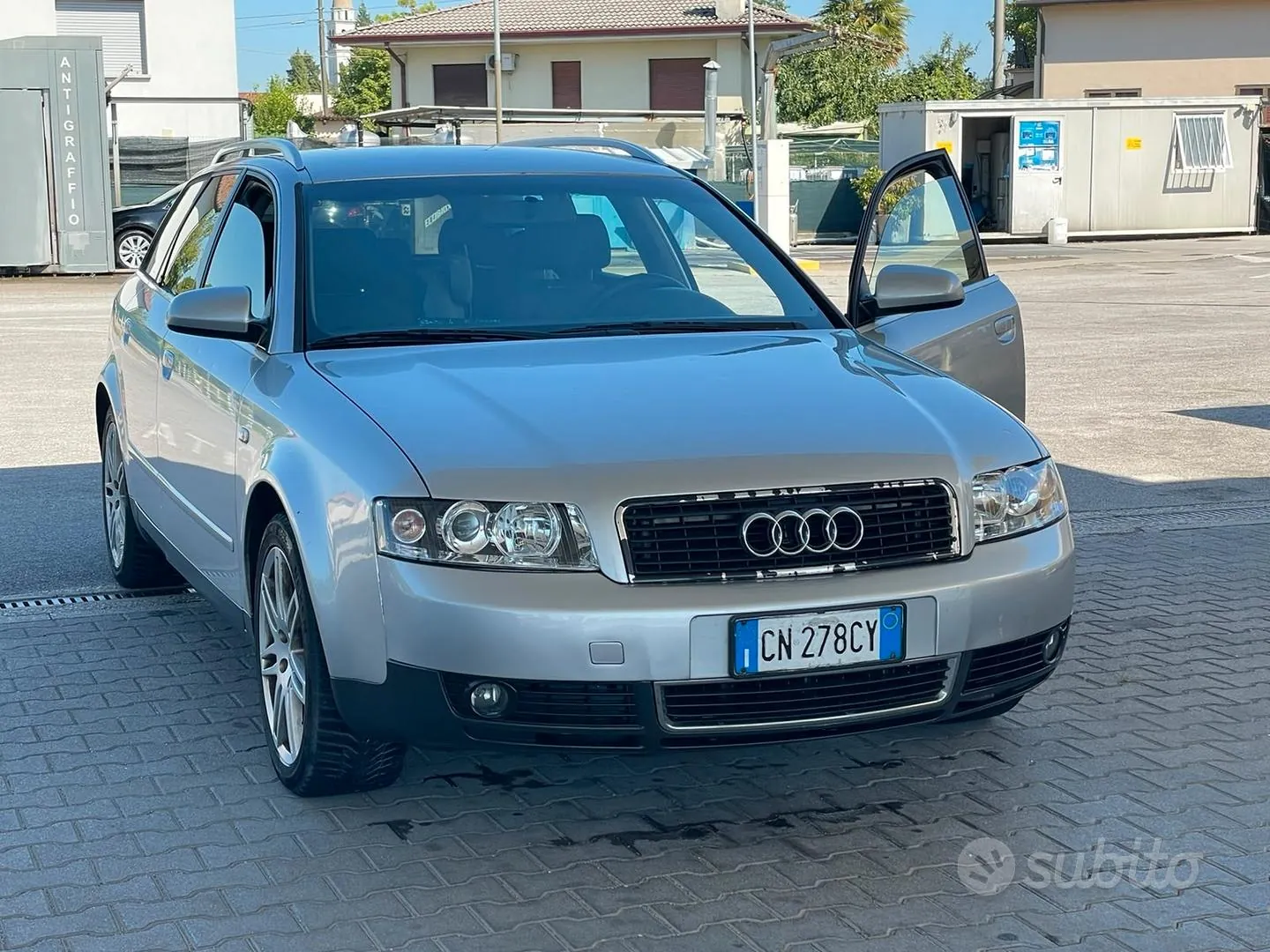 Audi A4 2004 photo 2