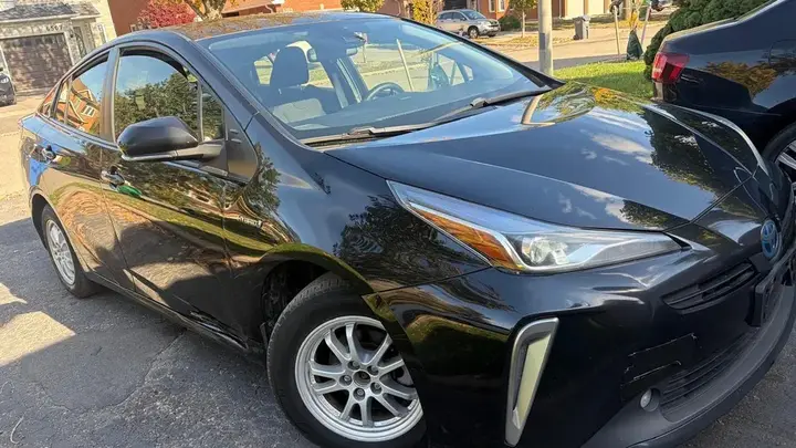 Toyota Prius 2019 photo 2