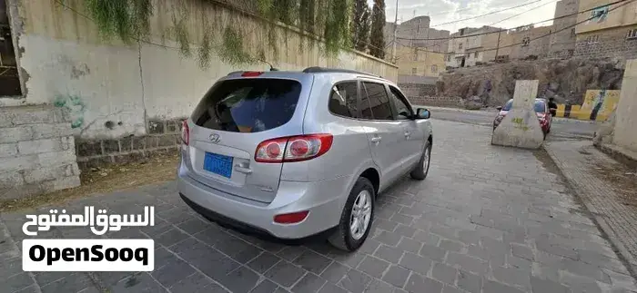 Hyundai Santa Fe 2011 photo 2
