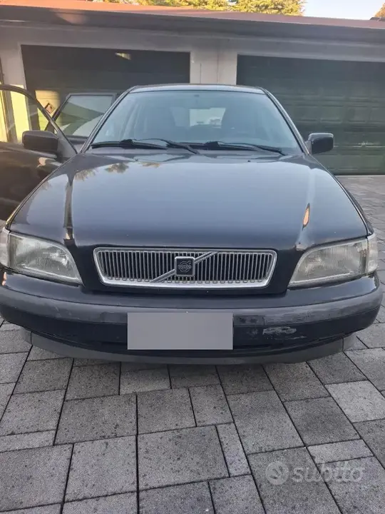 Volvo V40 1998 photo 2