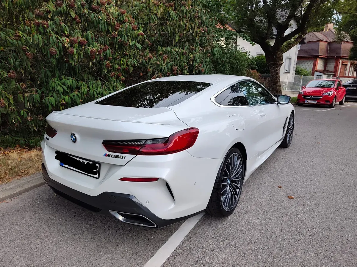 BMW M850I 2024 photo 2