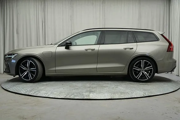 Volvo V60 2021 photo 2