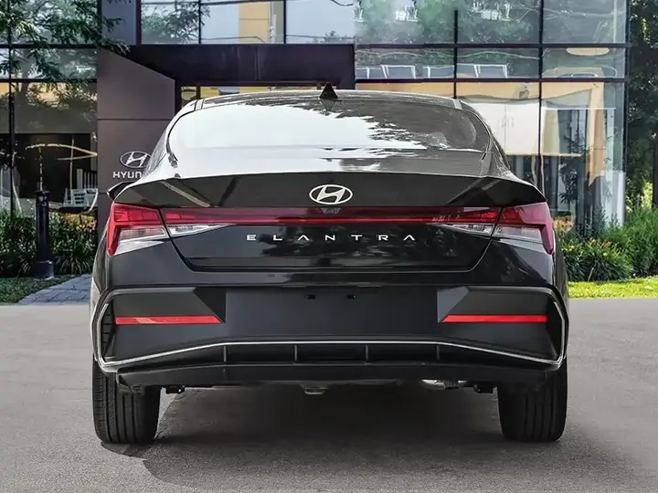 Hyundai Elantra 2026 photo 5