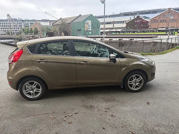 Ford Fiesta 2014 photo 2