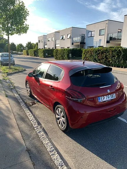 Peugeot 208 2017 photo 2