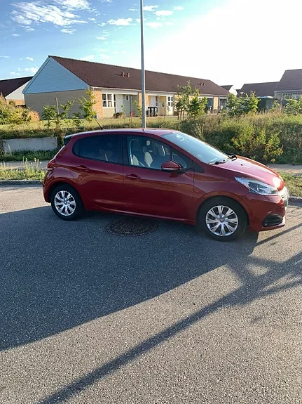 Peugeot 208 2017 photo 4