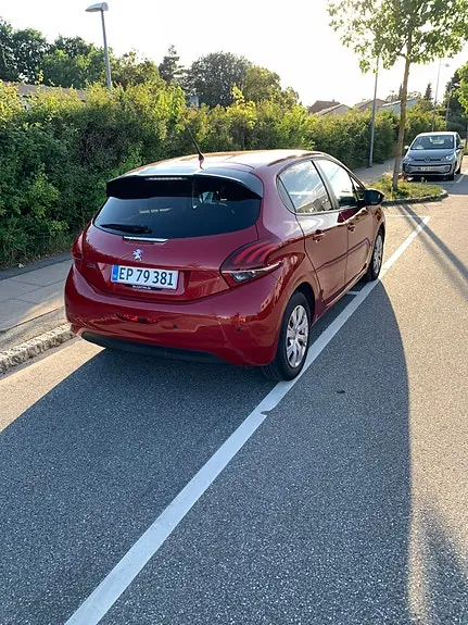 Peugeot 208 2017 photo 3