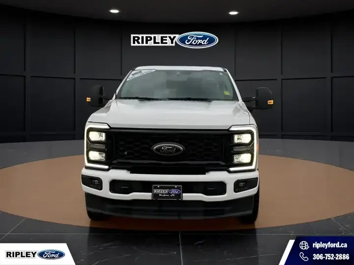 Ford F250 2026 photo 2