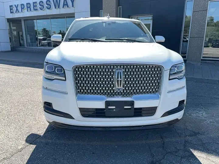 Lincoln Navigator 2024 photo 2