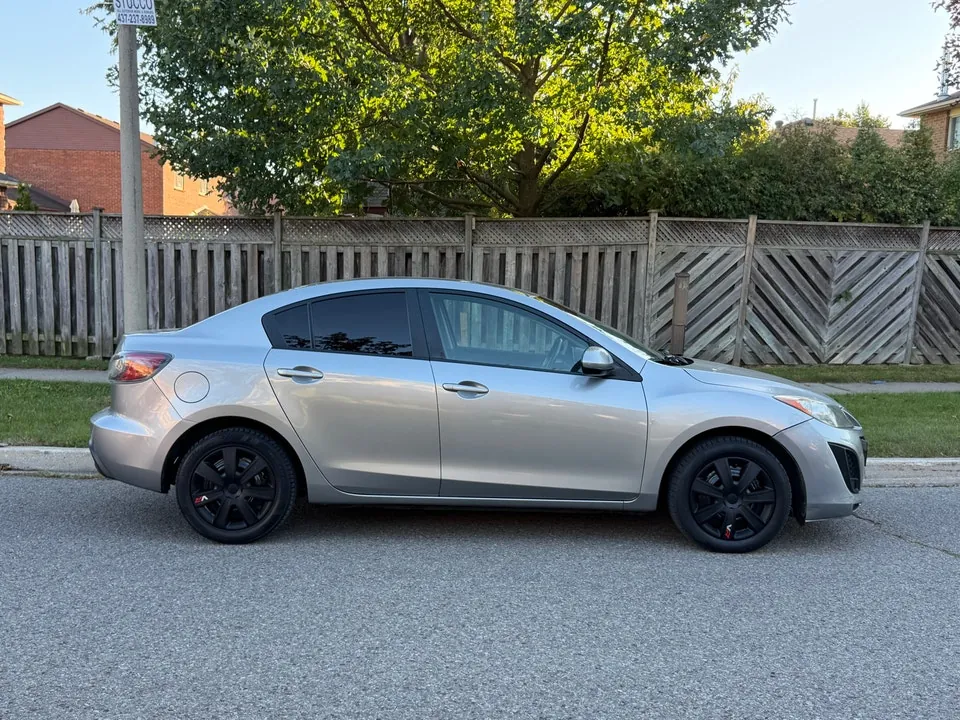 Mazda 3 2011 photo 2
