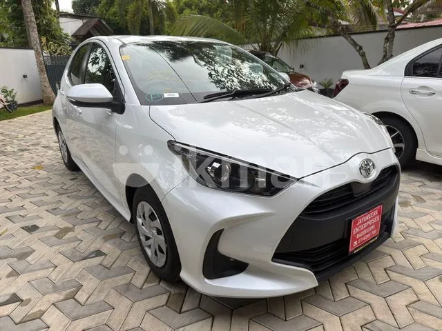 Toyota Yaris 2023 photo 2