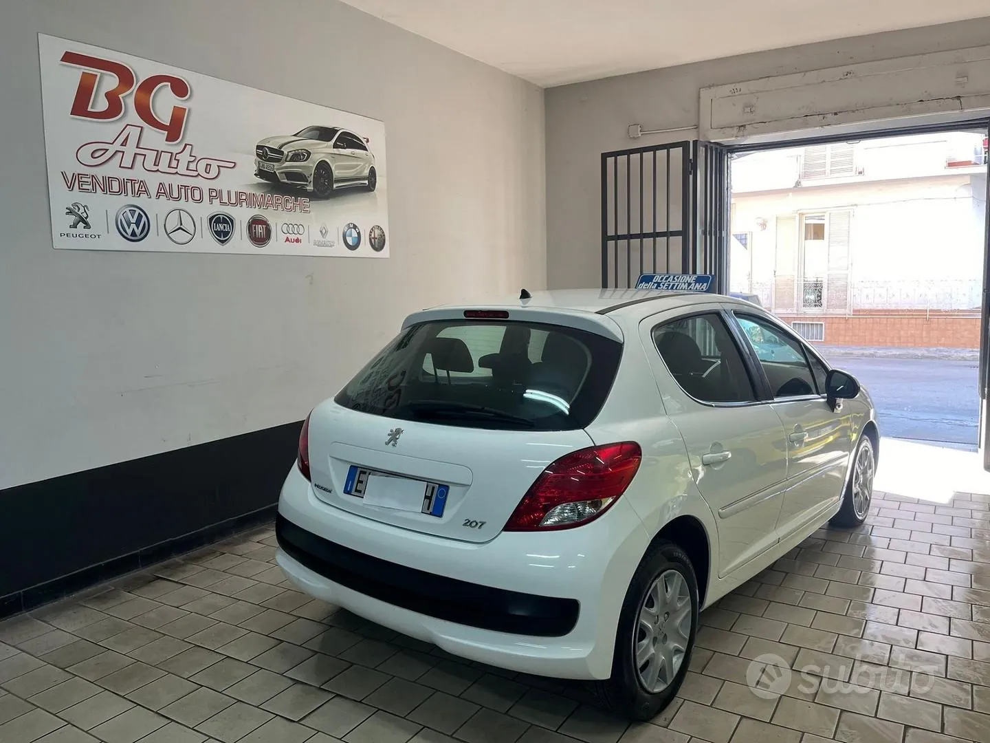 Peugeot 207 2012 photo 2