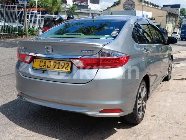 Honda Grace 2015 photo 5