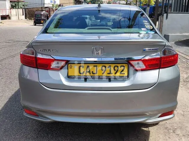 Honda Grace 2015 photo 4