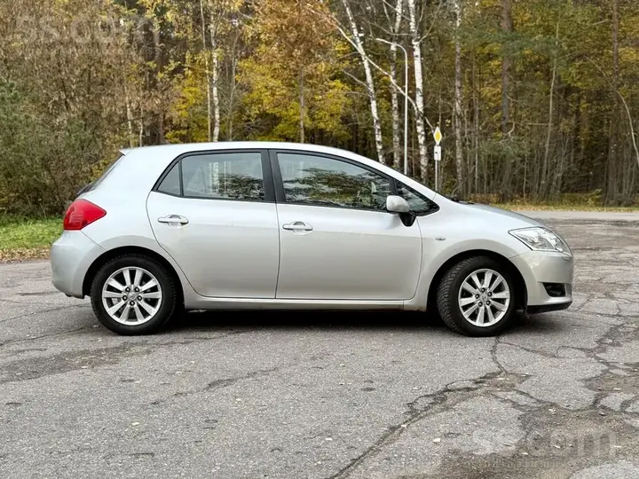 Toyota Auris 2007 photo 2
