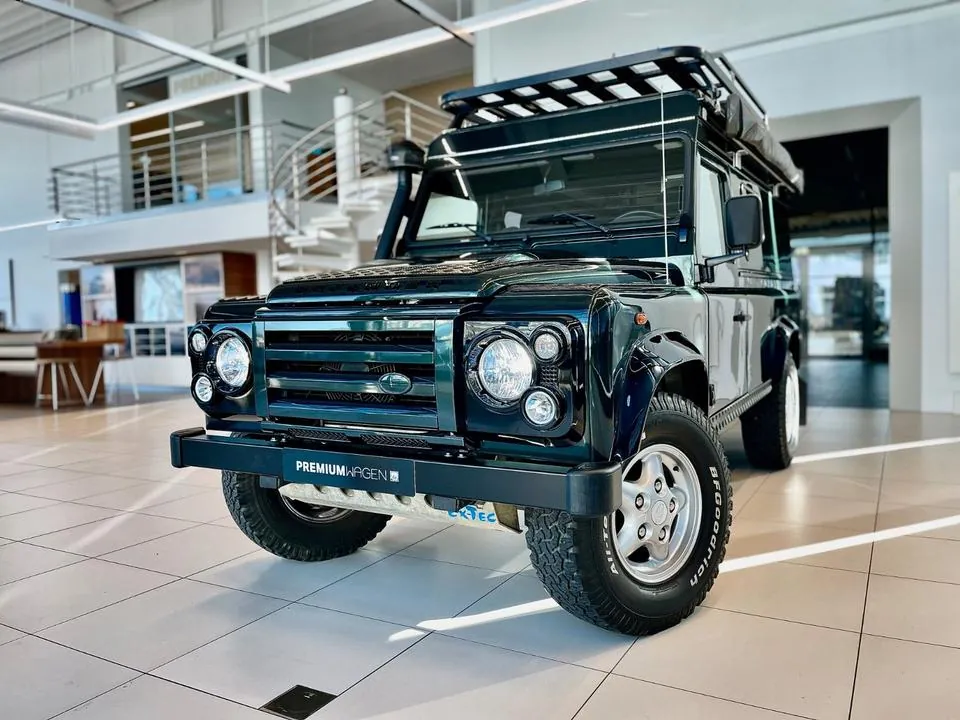 Land Rover Defender 110