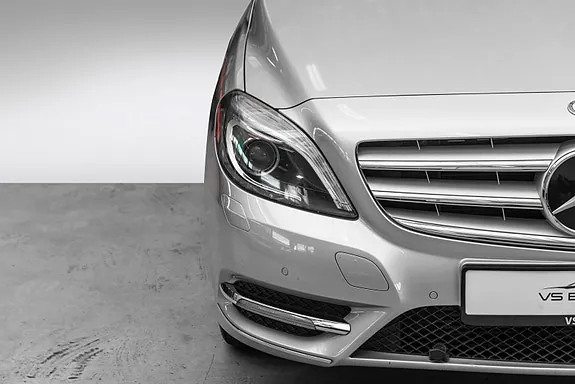 Mercedes-Benz B180 2012 photo 2